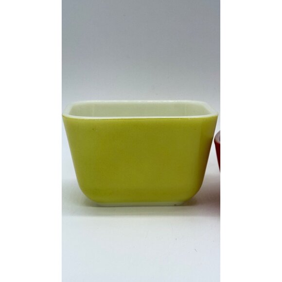 Vintage Pyrex Fridgie Dishes Set, Yellow and Red - Picture 5 of 9